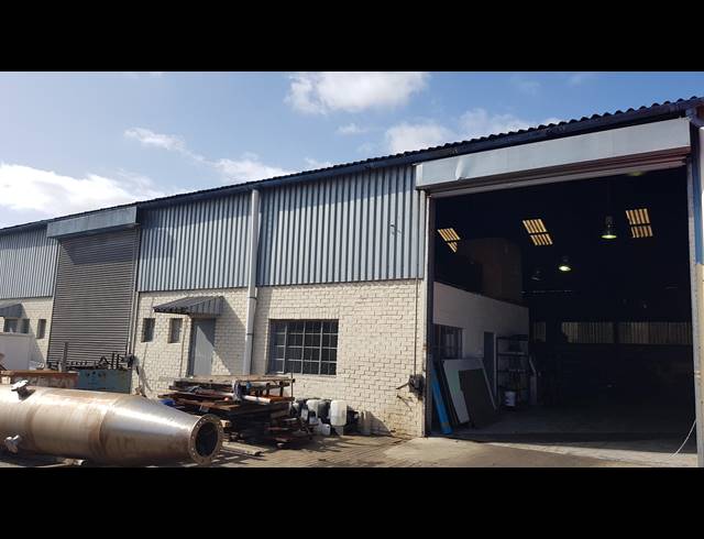 600M² FACTORY RENTED IN TRIANGLE FARM
